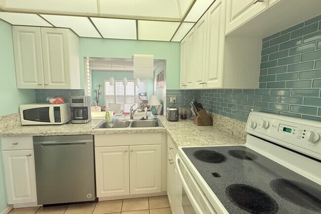 Foto del edificio - 4117 Bougainvilla Dr