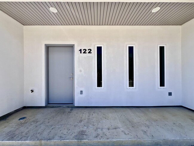 Building Photo - 1011 Emerald Valley Dr