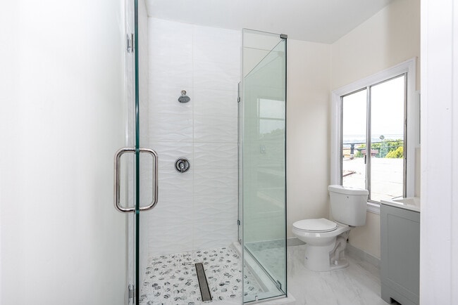Bathroom - 153 S La Brea Ave