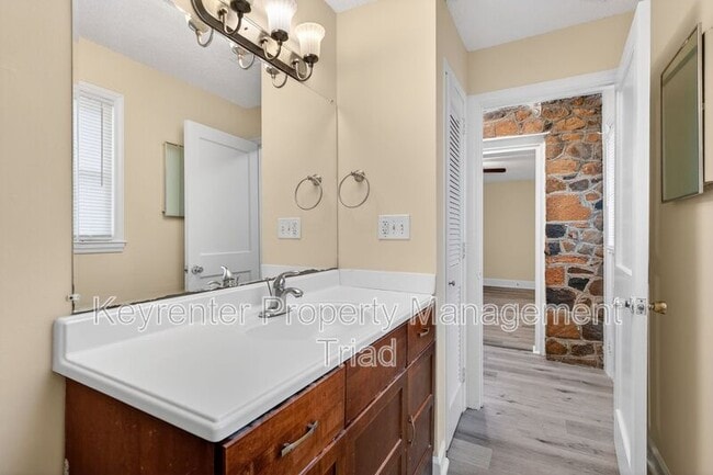 Foto del edificio - 506 Rocky Knoll Rd