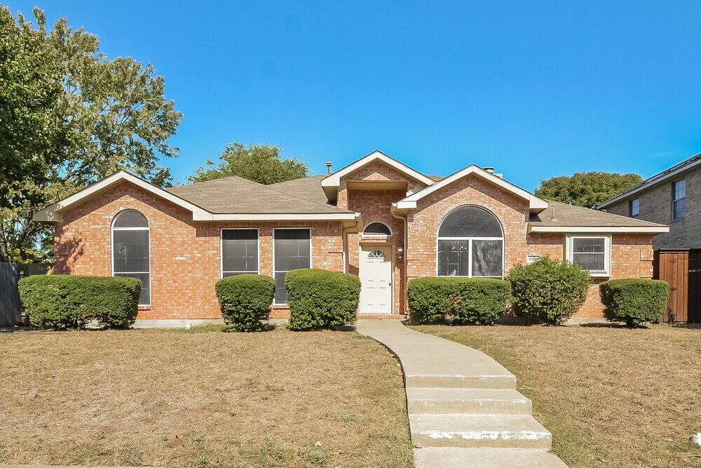 Primary Photo - 2310 Summit Dr