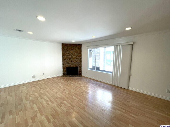 Building Photo - 544 E Cypress Ave
