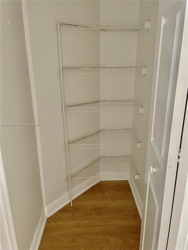 Foto del edificio - 1745 E Hallandale Beach Blvd