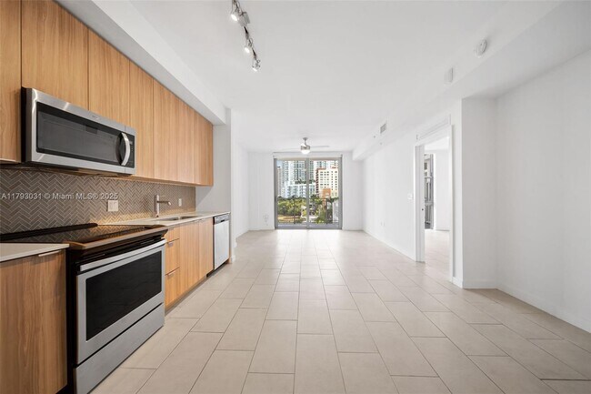 Foto del edificio - 2150 N Bayshore Dr