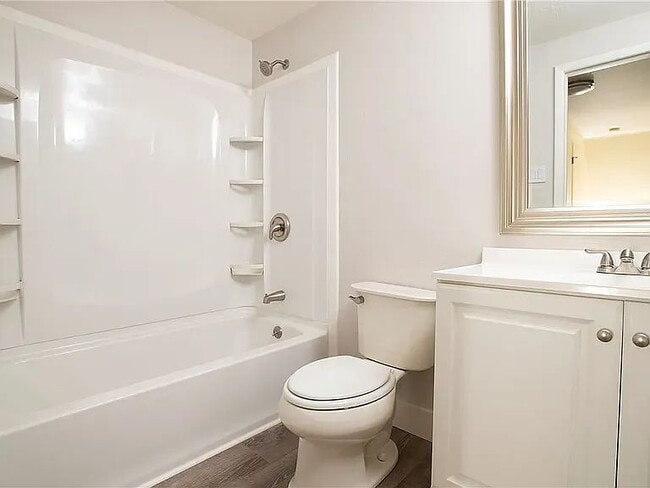 Foto del edificio - Charming 4-Bed Retreat with Finished Basem...