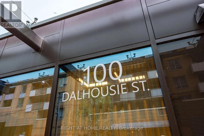 Building Photo - 100 Dalhousie St
