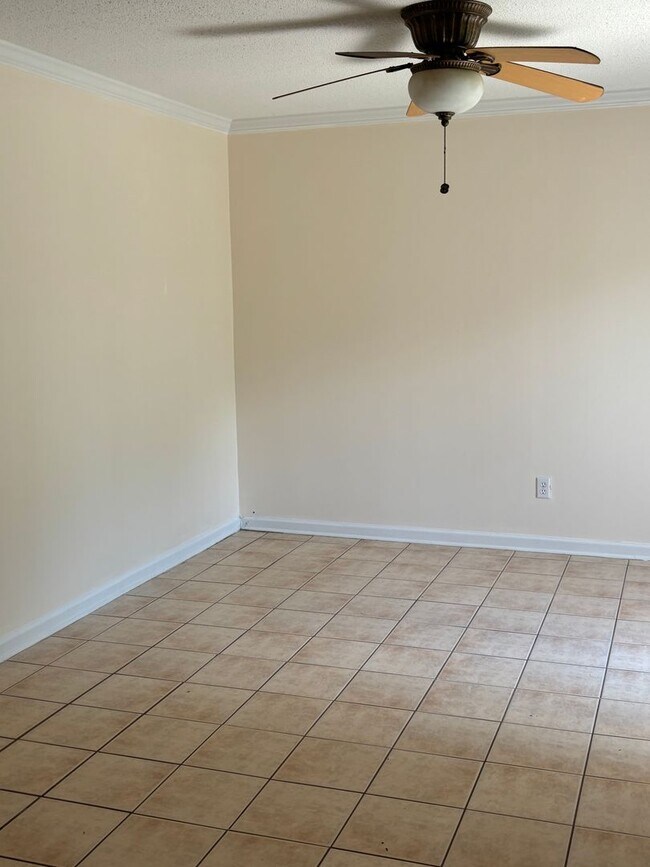 Building Photo - 4266 Lake Ridge Dr