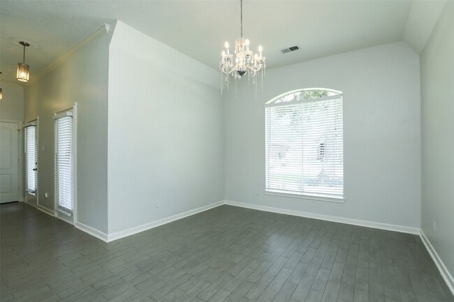Foto del edificio - 24603 Haigshire Dr