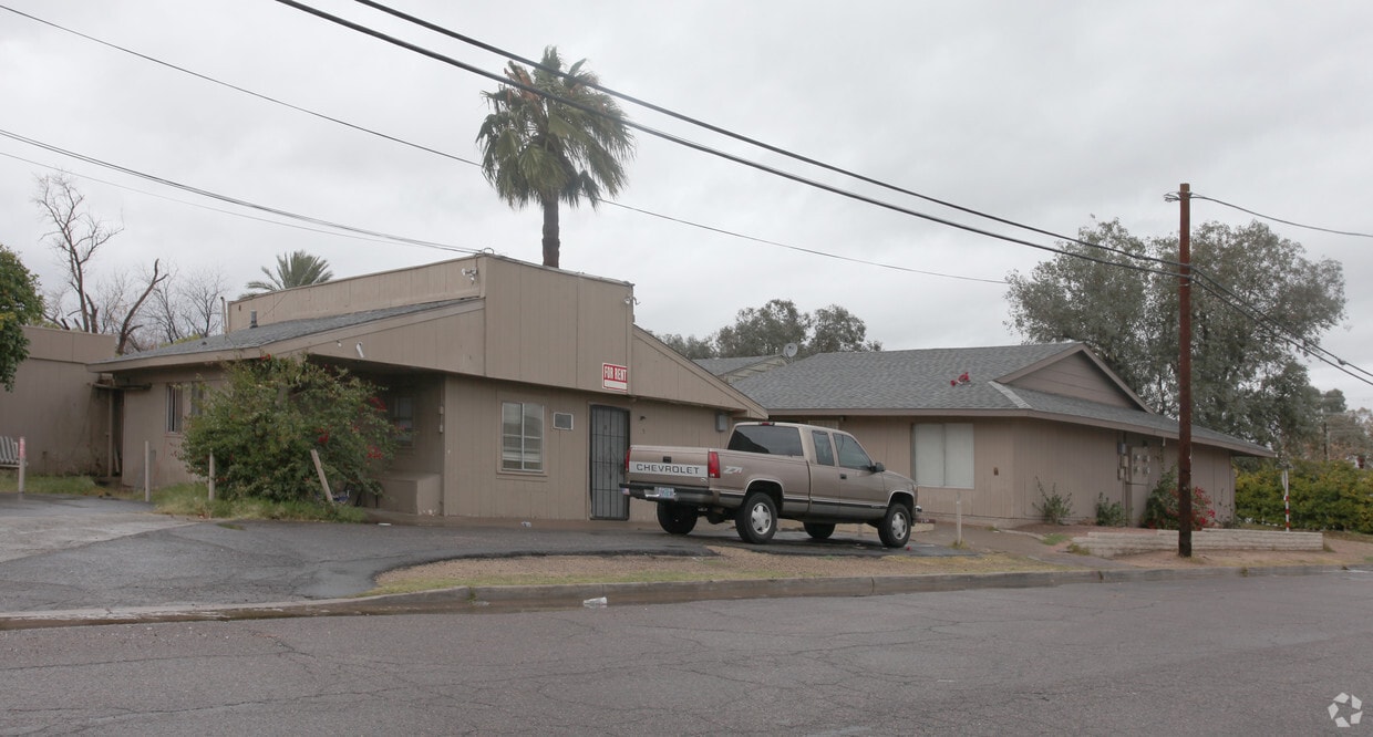 Primary Photo - Morten Avenue Apartments