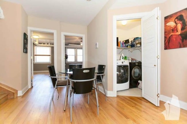 Building Photo - bedroom in CHICAGO IL 60641