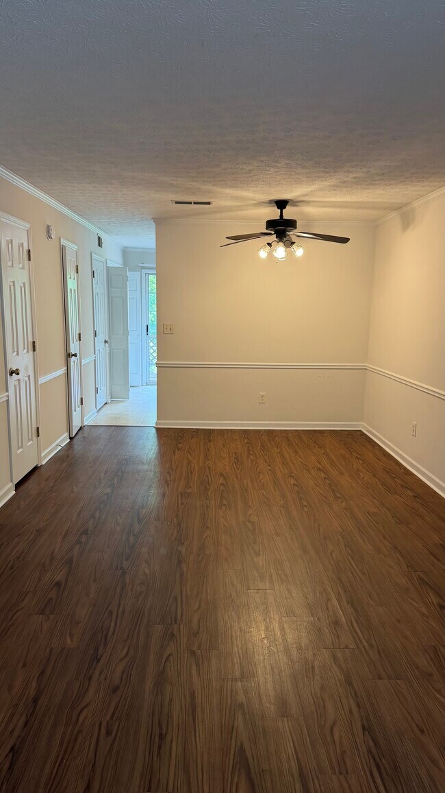 Foto del edificio - 145 Sleepy Creek Dr