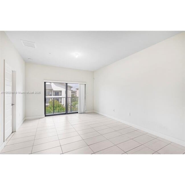 Building Photo - 7865 NW 104th Ave