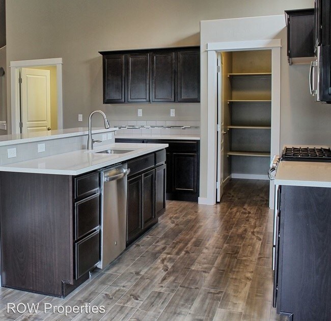 Building Photo - 4 br, 2 bath House - 3713 S Taradale Ave