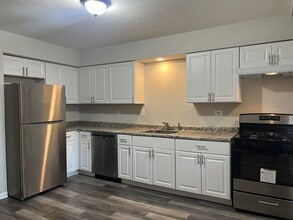 Building Photo - 389 N Wood Dale Rd