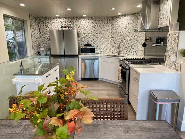 Building Photo - 1322 Yellowstone Dr