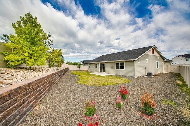 Building Photo - Beautiful Home in Kuna with Community Pool!