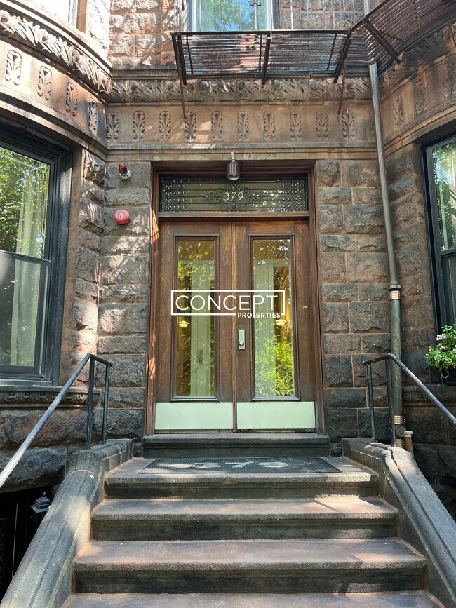 Foto del edificio - 379 Commonwealth Ave