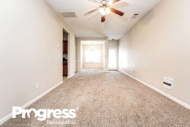 Foto del edificio - 7796 Newbury Dr