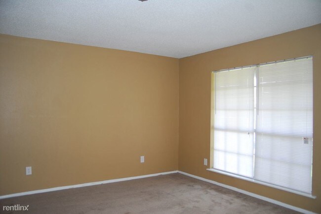 Building Photo - 3 br, 1.5 bath House - 2534 Tandy Dr