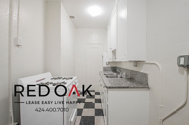Foto del edificio - 425–427 S. Grand View St-5205