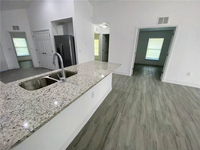 Building Photo - 5010 Locke Ln