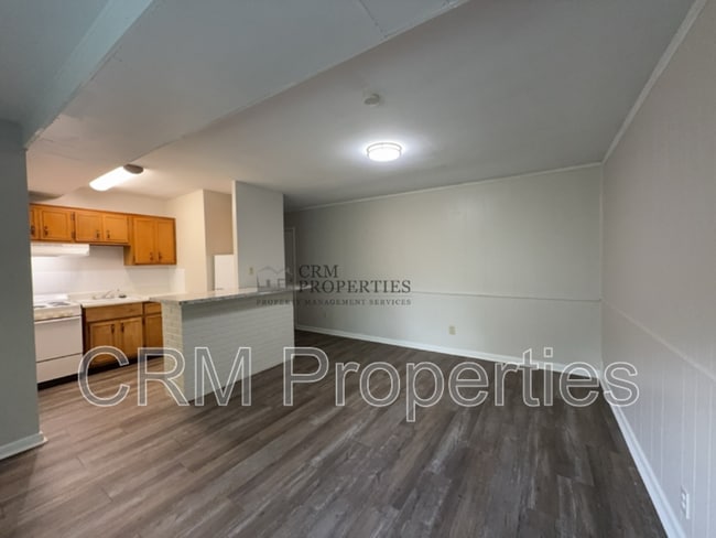 Foto del edificio - 6114 Hillside Ave
