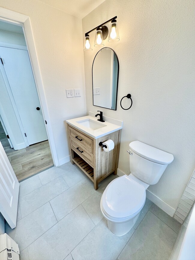 Photo - 705 Moore St Apartments