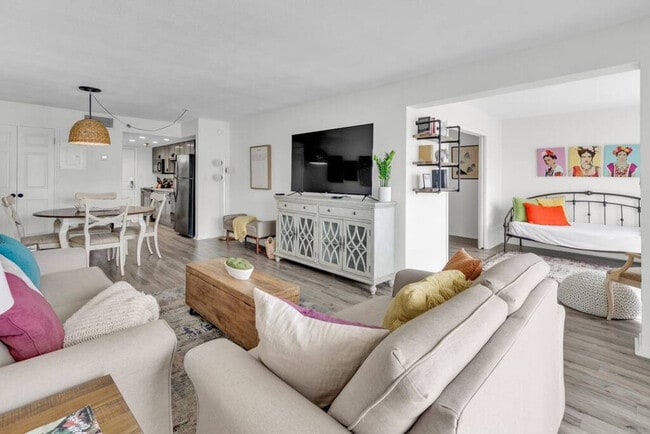 Foto del edificio - 790 Santa Rosa Blvd