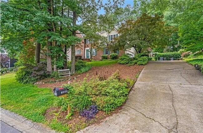 Foto del edificio - 1880 Meadowchase Ct