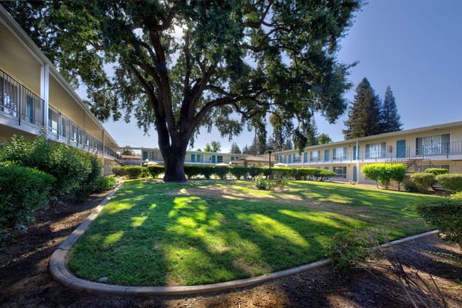 Foto del edificio - Fair Oaks Apartments