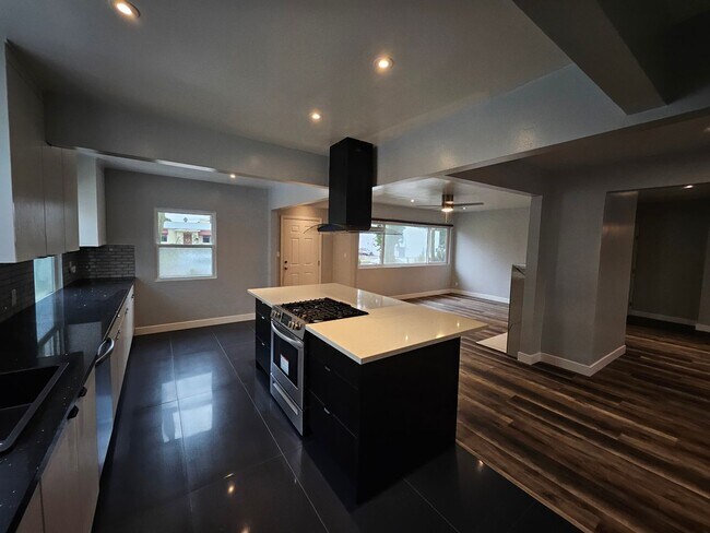 Foto del edificio - 1417 Evergreen St