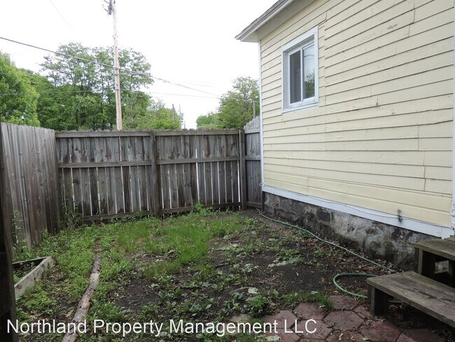 Building Photo - 3 br, 1 bath House - 312 Railroad Avenue