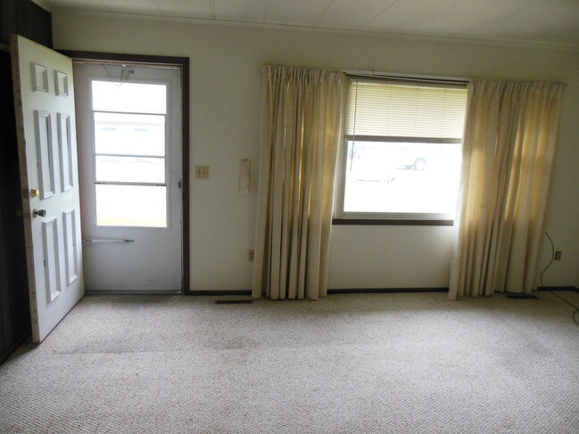 Building Photo - 2616 Vineyard St