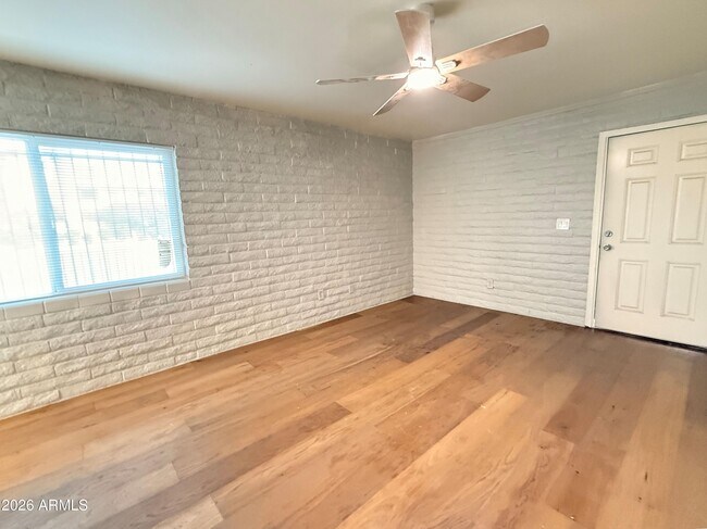 Building Photo - 1122 S McClintock Dr