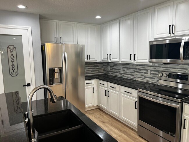 Building Photo - 2705 Wild Tamarind Blvd