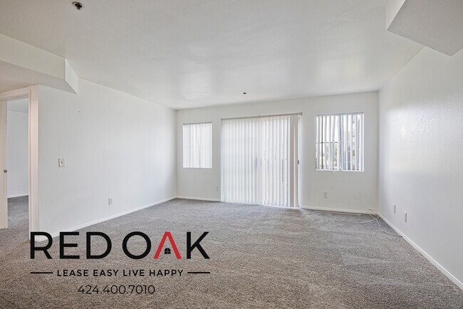 Building Photo - Absolutely Stunning Four Bedroom With Plus...