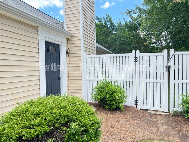 Photo - 725 Avening Ct House