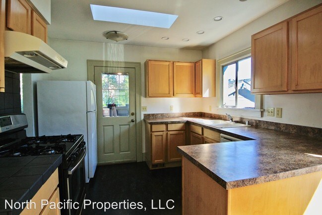 Foto del edificio - 4 br, 1.5 bath House - 2122 Dexter Ave N