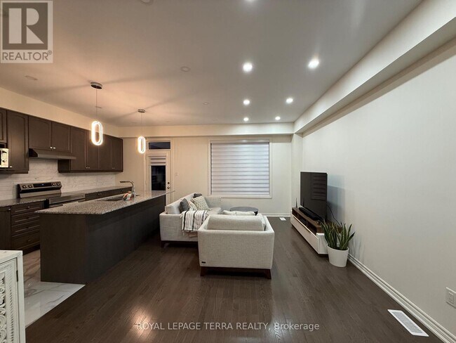 Building Photo - 70 Fruitful Cres