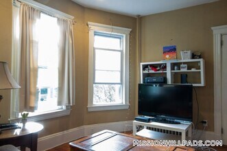 Building Photo - 142 Calumet St