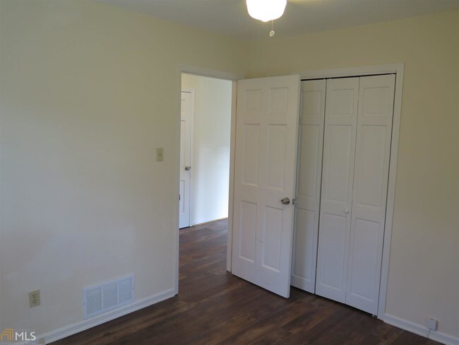 Building Photo - 5313 N Dearing St NE