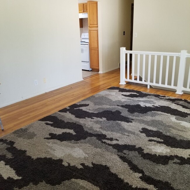 Building Photo - 3 bedroom in Westwood Heights!