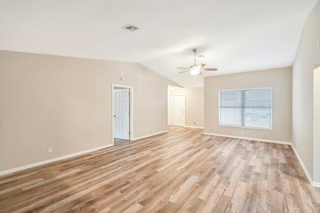 Building Photo - 5588 Priscilla Ln