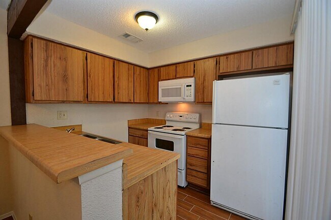 Foto del edificio - 13026 Wirevine Ln