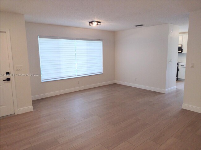 Foto del edificio - 1740 SW 110th Terrace