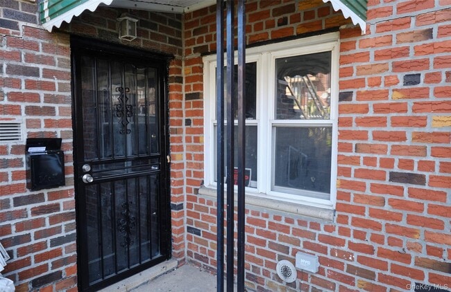 Building Photo - 724 E 96th St