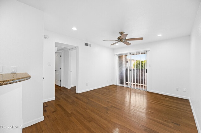 Foto del edificio - 4410 N Longview Ave