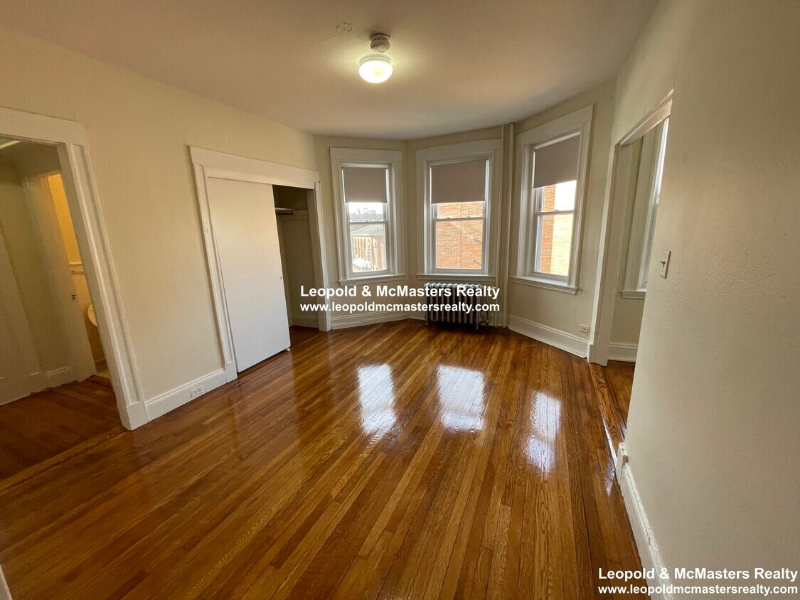 Primary Photo - 1164 Boylston St