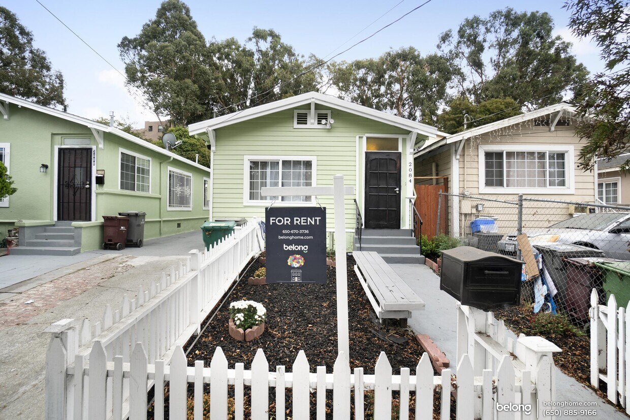 Foto principal - 2084 Harrington Ave