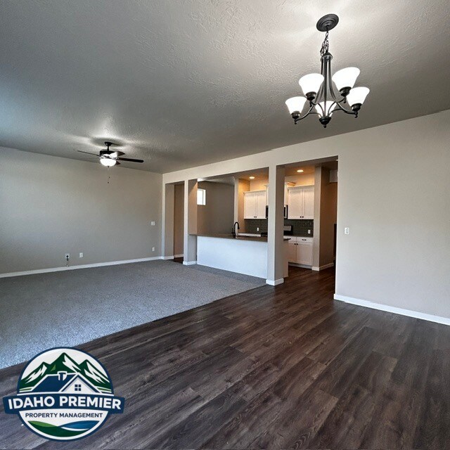 Building Photo - 2052 E Sharptail St